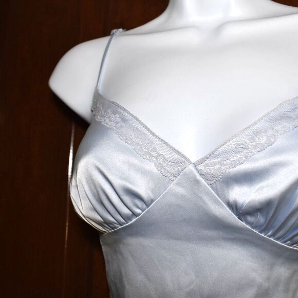 Brooklyn Karma Blue Satin Cropped Lace Trim V Neck Strappy Blouse Size Medium - Picture 6 of 12